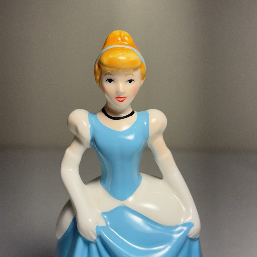 Vintage Walt Disney Productions Japan Cinderella Ceramic Porcelain Figurine 5.5" - Picture 2 of 8